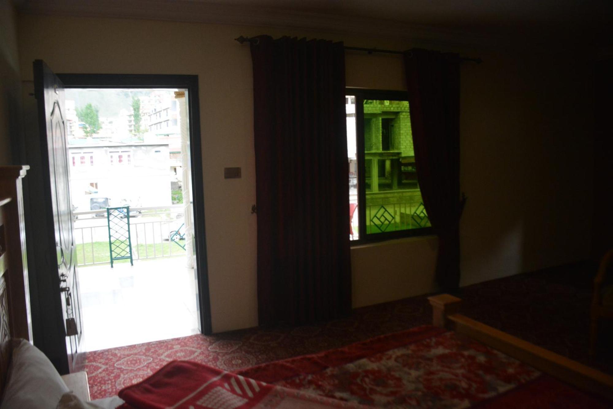 Hotel Pine Hills, Naran Kültér fotó